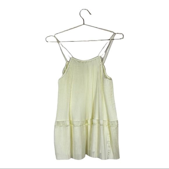 Lewit Pleated Swing Tank Top - Picture 3 of 5